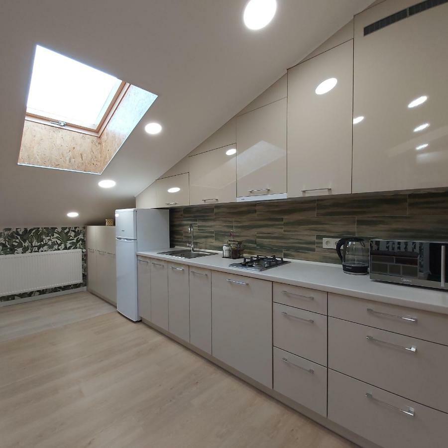 Two-Bedroom Apartment Near Forum ลวีฟ ภายนอก รูปภาพ
