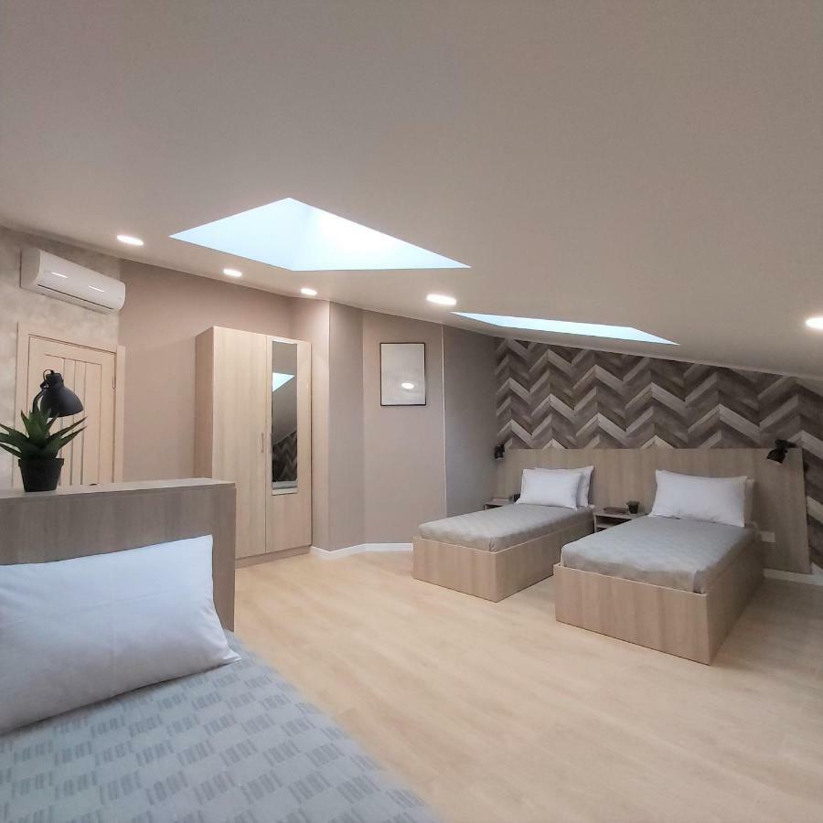 Two-Bedroom Apartment Near Forum ลวีฟ ภายนอก รูปภาพ