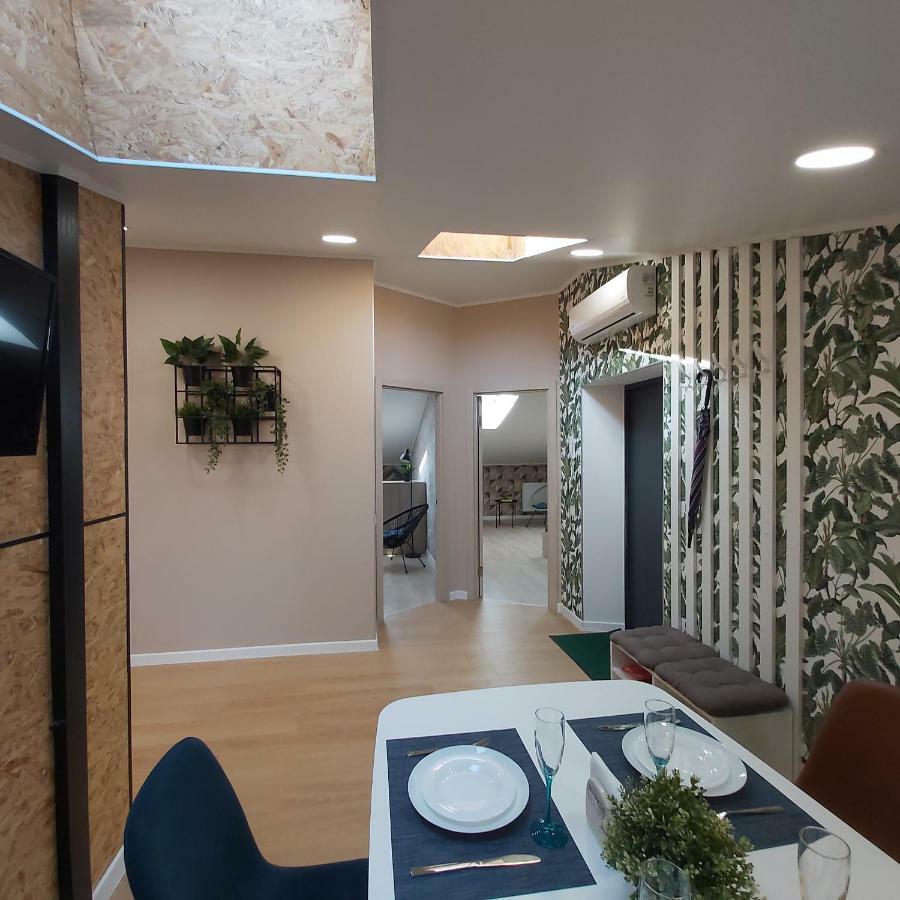 Two-Bedroom Apartment Near Forum ลวีฟ ภายนอก รูปภาพ