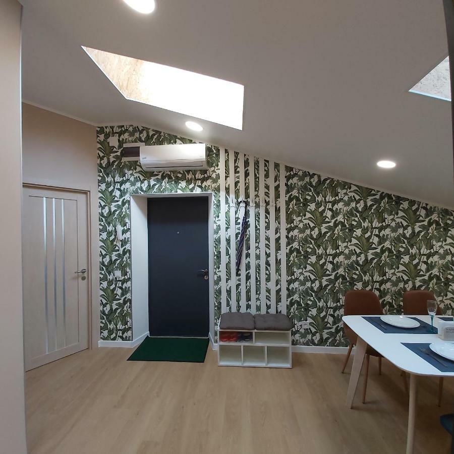 Two-Bedroom Apartment Near Forum ลวีฟ ภายนอก รูปภาพ