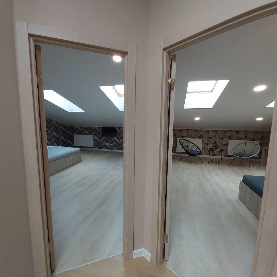Two-Bedroom Apartment Near Forum ลวีฟ ภายนอก รูปภาพ