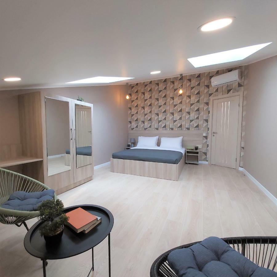 Two-Bedroom Apartment Near Forum ลวีฟ ภายนอก รูปภาพ