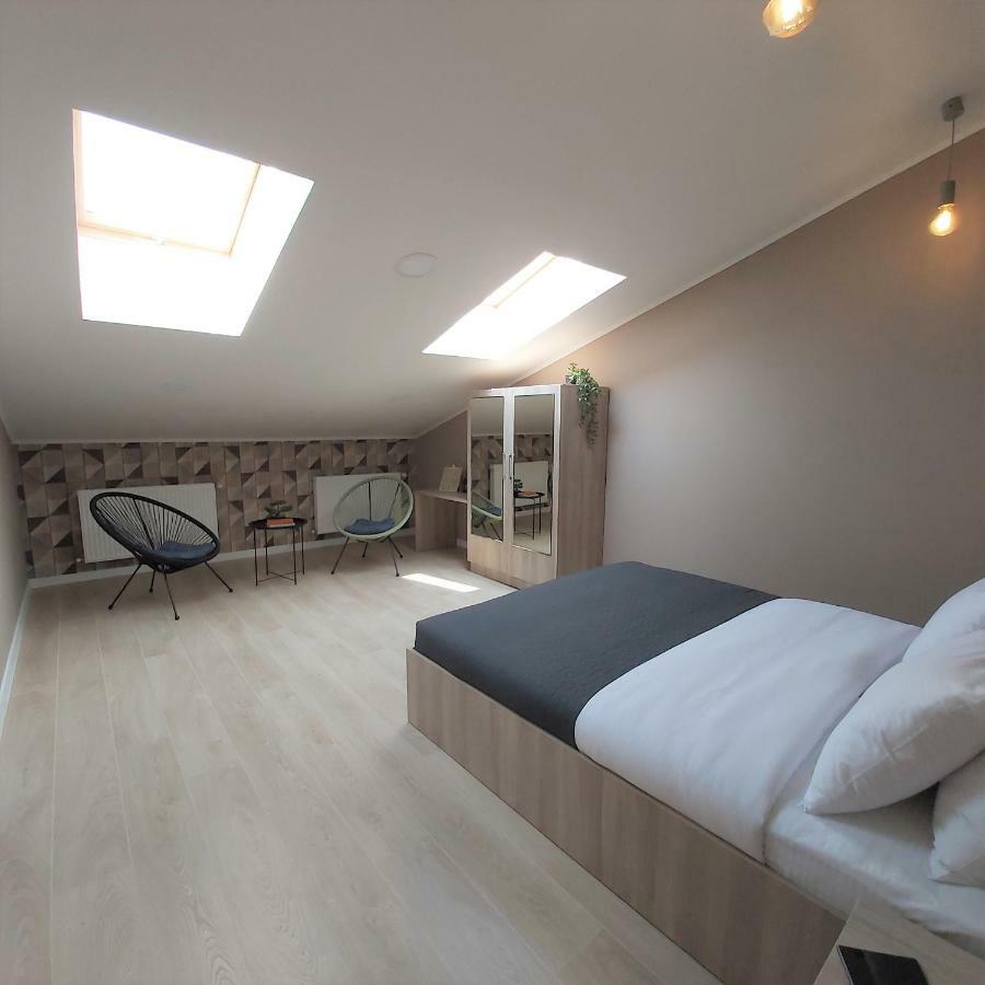 Two-Bedroom Apartment Near Forum ลวีฟ ภายนอก รูปภาพ